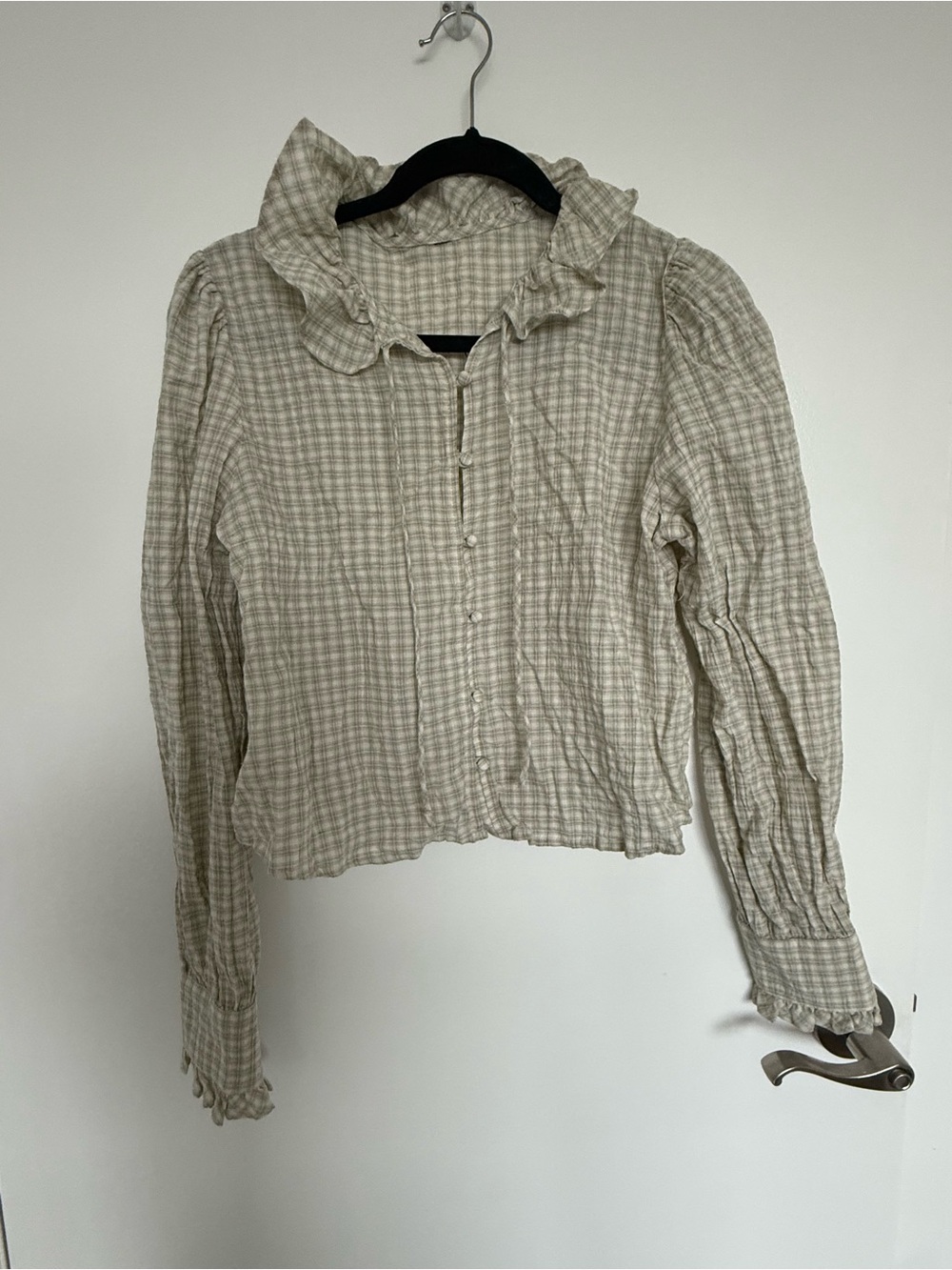 Button-Front Ruffle Collar Long-Sleeve Top - Cream Plaid